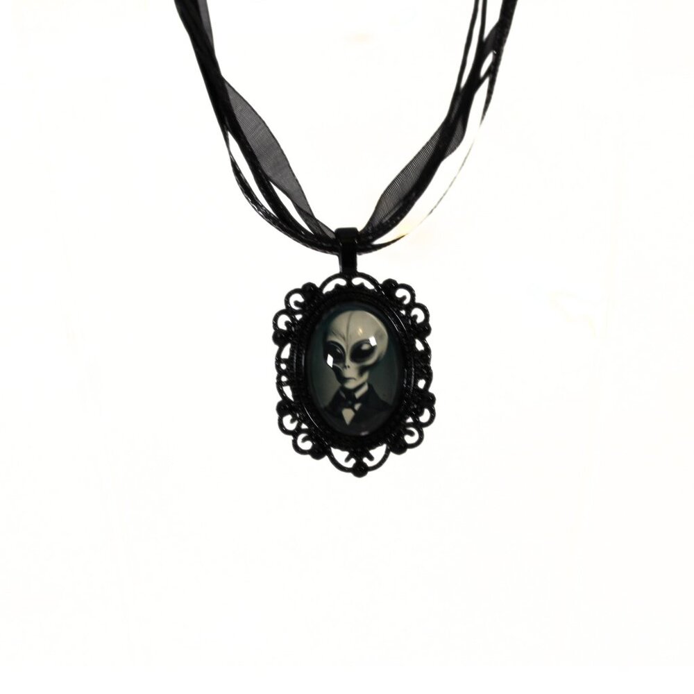 🔨 The Gentleman Alien Victorian Gothic Necklace